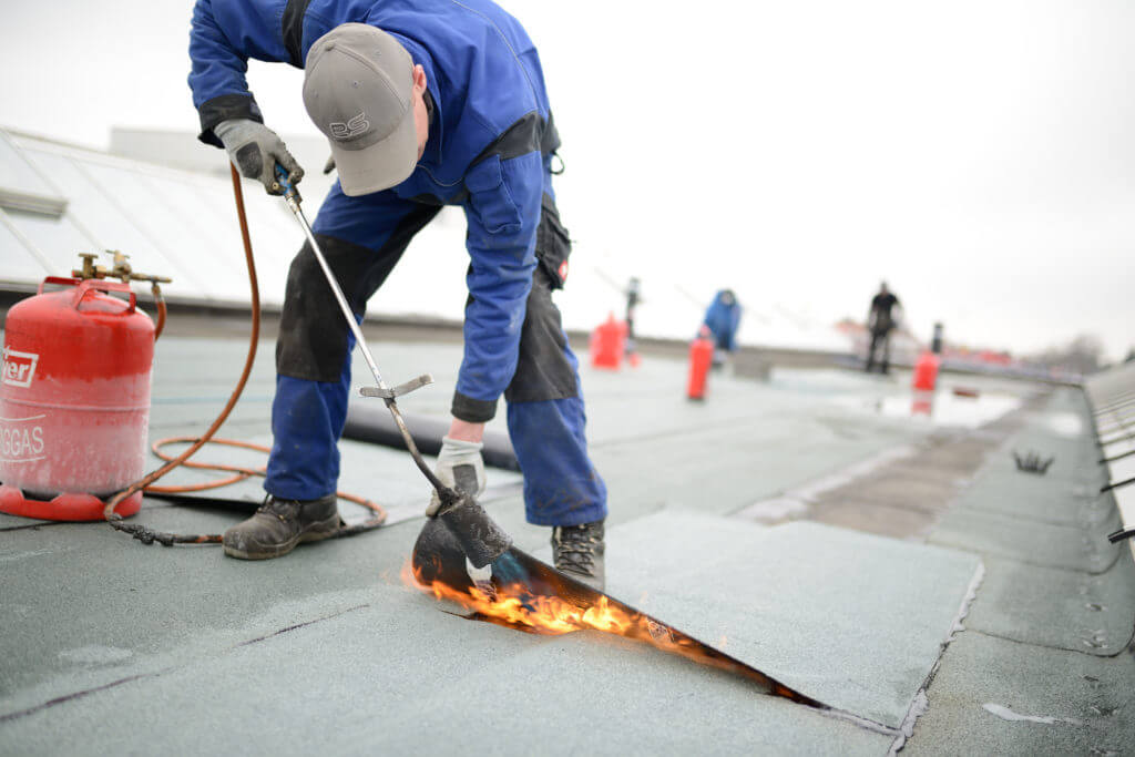 Flat roof installation and maintenance
